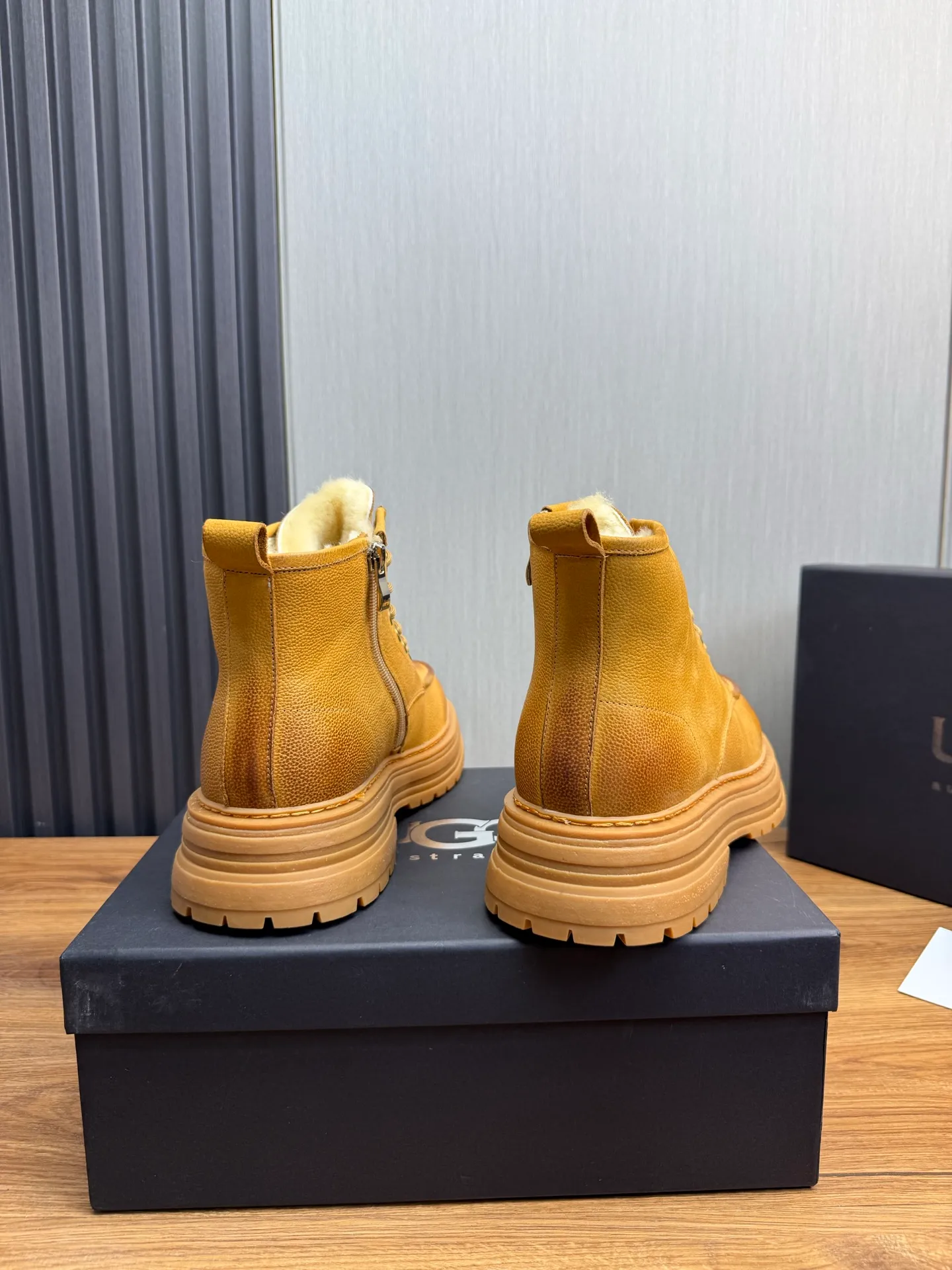Factory price 680💰 [UGG] Men's hot winter warm boots🐑Simple and fashionable design, cowhide➕comfortable and warm wool lining. Soft and comfortable to wear, good warmth retention, and excellent foot feel. Regular size 38-45